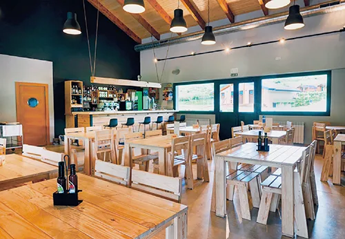 Interior del restaurante del Camping Izarpe