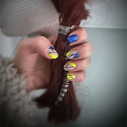 Manicura permanente con dibujos geométricos